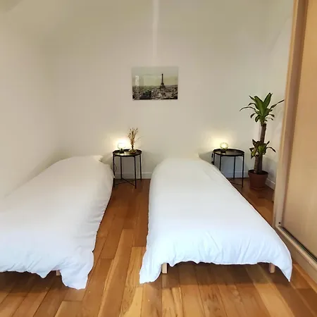 Apartment Great With Private Garden Clichy