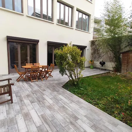 Great With Private Garden Apartment Clichy