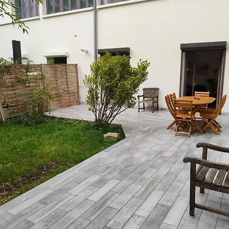 Great With Private Garden Clichy
